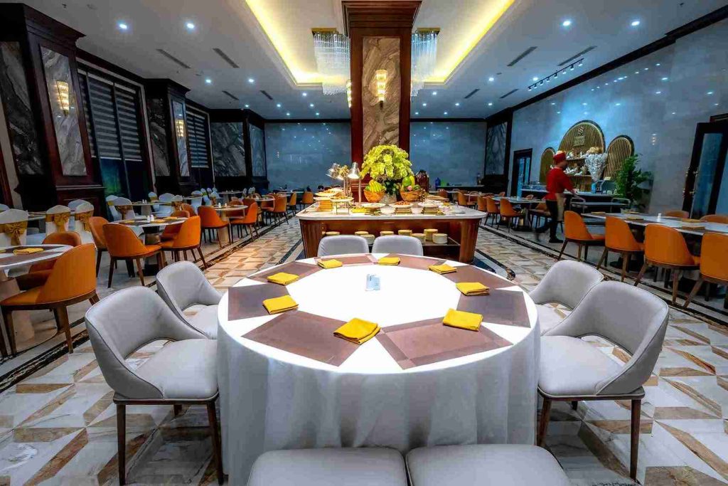 late night 5 star restaurants